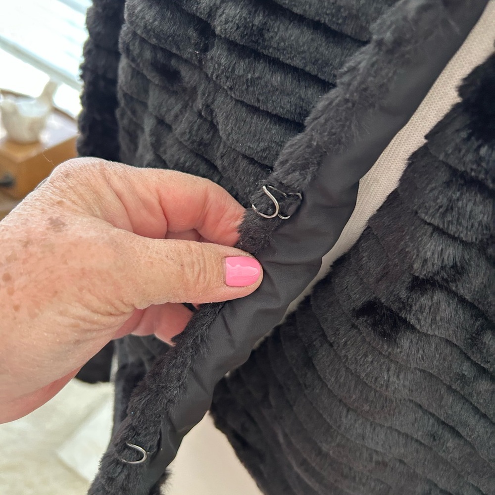 Betsey Johnson Cropped Black Teddy Jacket - Picture 6 of 12